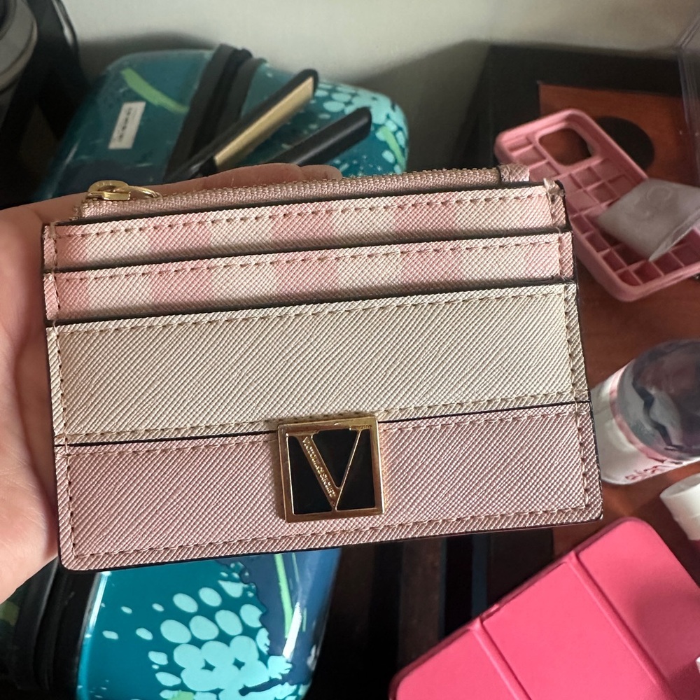 VICTORIA'S SECRET
Card Holder Keychain